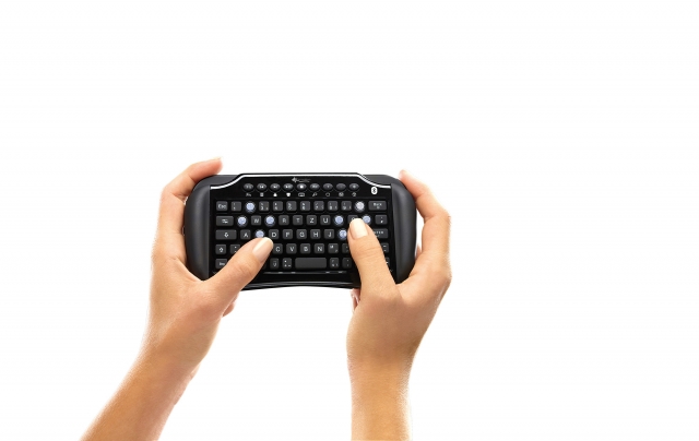 GeneralKeys Mini-Bluetooth-Tastatur QWERTZ mit Touchpad GeneralKeys Mini-Bluetooth-Tastatur QWERTZ mit Touchpad