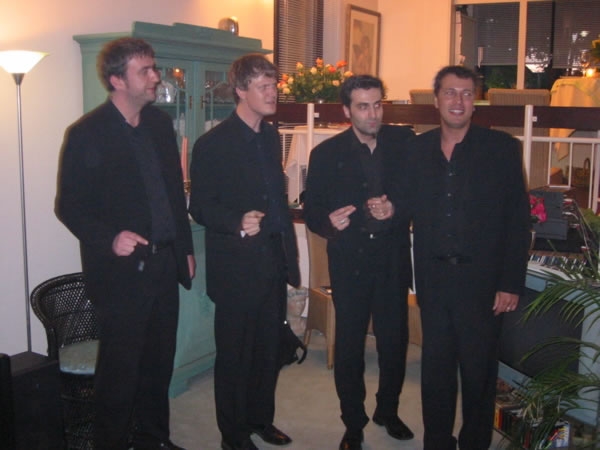 A-Cappella-Quartett Choirblax tritt in Krefeld beim Geburtstag auf