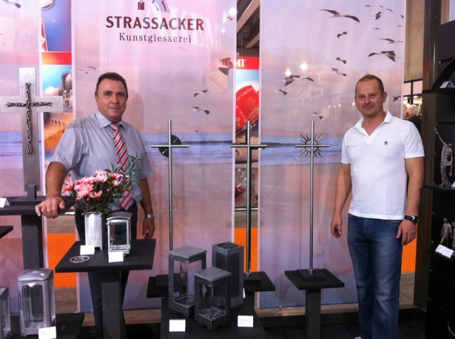 v. l. n. r. Hans Bühler / Verkaufsleiter Fa. Strassacker und Alexander Hanel / Geschäftsführer der v. l. n. r. Hans Bühler / Verkaufsleiter Fa. Strassacker und Alexander Hanel / Geschäftsführer der