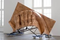 Danh Vo, WE THE PEOPLE (detail), 2011. Courtesy Galerie Chantal Crousel. Foto: Nils Klinger Danh Vo, WE THE PEOPLE (detail), 2011. Courtesy Galerie Chantal Crousel. Foto: Nils Klinger