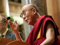 Der Dalai Lama spricht vor erwarteten 15000 Menschen Der Dalai Lama spricht vor erwarteten 15000 Menschen