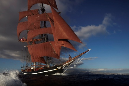 Foto: Klaus Andrews: Die 'Eye of the Wind' in voller Fahrt. Foto: Klaus Andrews: Die 'Eye of the Wind' in voller Fahrt.