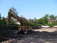 Die Bagger rollen - Baubeginn erfolgt.