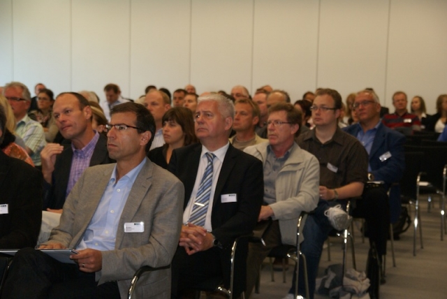 Schweizer Verwaltungsspezialisten informieren sich in St. Gallen zum Ulmer ServiceCenter Neue Mitte Schweizer Verwaltungsspezialisten informieren sich in St. Gallen zum Ulmer ServiceCenter Neue Mitte