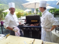 Grillen auf Terrasse - Hotel Stefanie (Mostalsi Hotels)
