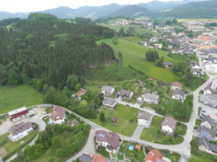 Dezentrale Wohnsiedlungen sind ein gutes Einsatzgebiet für Mikro- oder Nahwärmenetzwerke. Dezentrale Wohnsiedlungen sind ein gutes Einsatzgebiet für Mikro- oder Nahwärmenetzwerke.