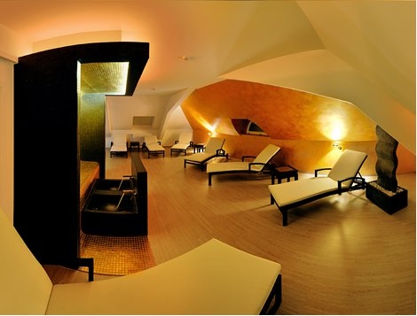 Wellness- und Fitness im V8 HOTEL Wellness- und Fitness im V8 HOTEL