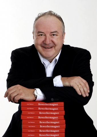 Axel Haitzer mit seinem vielbeachtetem Buch?Bewerbermagnet? Axel Haitzer mit seinem vielbeachtetem Buch?Bewerbermagnet?
