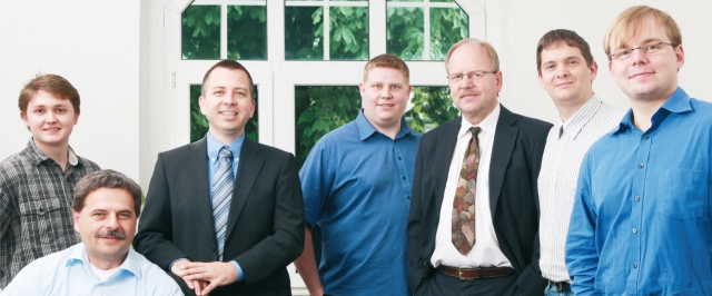 Tibor Csizmadia (3.v.l.) mit seinem Experten Team am Standort Wuppertal Tibor Csizmadia (3.v.l.) mit seinem Experten Team am Standort Wuppertal