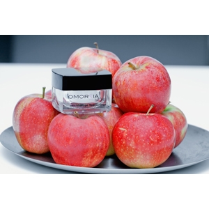 Omorphia INTENSE reichhaltige Tagespflege mit Apfel-Stammzellen Omorphia INTENSE reichhaltige Tagespflege mit Apfel-Stammzellen