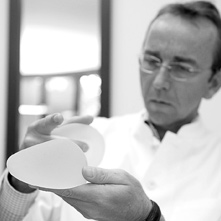 Dr. med. Jörg Blesse - Spezialist für Brustvergrößerungen Dr. med. Jörg Blesse - Spezialist für Brustvergrößerungen