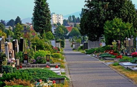 Damit der Weg zur letzten Ruhestätte nicht zum finanziellen Kraftakt für die Angehörigen wird, biete Damit der Weg zur letzten Ruhestätte nicht zum finanziellen Kraftakt für die Angehörigen wird, biete