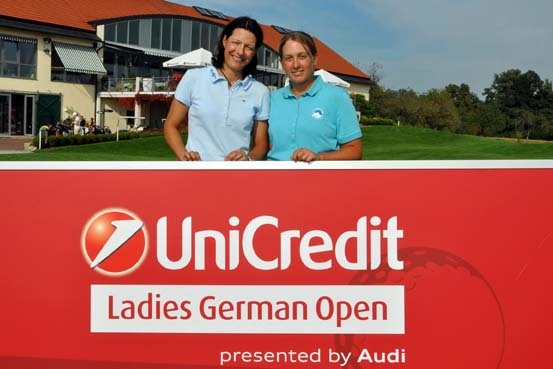Die beiden ersten Teilnehmerinnen an der UniCredit Ladies German Open presented by Audi 2012 stehen 