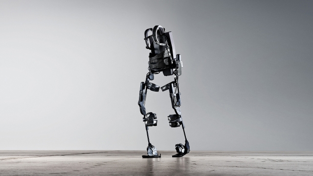Die Hightech-Exoskelette von Ekso Bionics ermöglichen Rollstuhlfahrern das Aufstehen und Gehen Die Hightech-Exoskelette von Ekso Bionics ermöglichen Rollstuhlfahrern das Aufstehen und Gehen