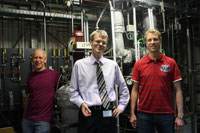 Dr. Volker Heil, Dr. Peter Haug und Andreas Menne - hier vor der Greasoline-Anlage