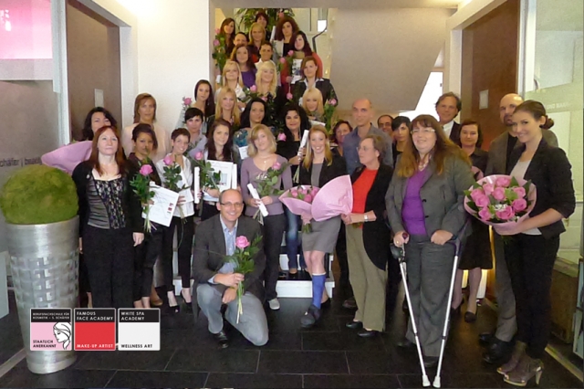 Abschlussklasse der staatlich geprüften Kosmetikerinnen 2010/2011 der Kosmetikschule Schäfer in Gieß Abschlussklasse der staatlich geprüften Kosmetikerinnen 2010/2011 der Kosmetikschule Schäfer in Gieß