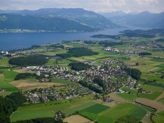 Das Glasfasernetz von Draka versorgt die Einwohner der Landwirtschaftsgemeinde Hünenberg im schweize
