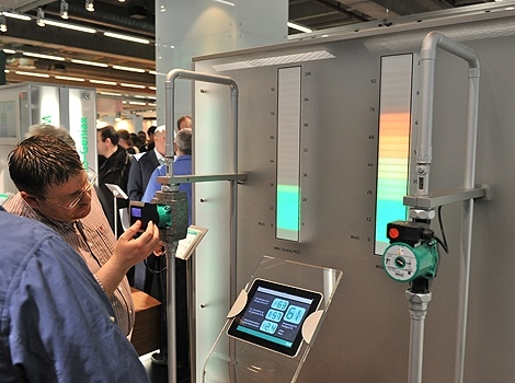 Technik und Know-how: Die LED-Anzeige der Pumpenfunktionen und die Datenausgabe auf dem iPad sind ve Technik und Know-how: Die LED-Anzeige der Pumpenfunktionen und die Datenausgabe auf dem iPad sind ve