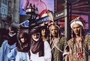 Die nigerische Band Etran Finatawa tritt am 5.6. live in Freiburg auf. Die nigerische Band Etran Finatawa tritt am 5.6. live in Freiburg auf.