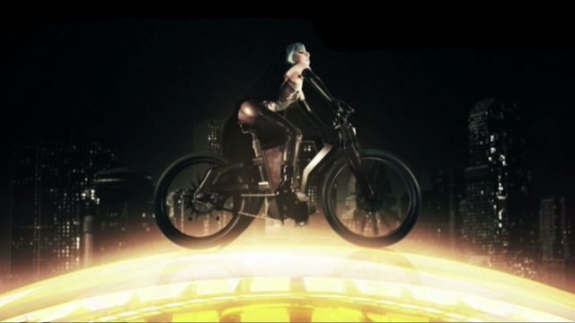 Lady Gaga cruist auf PG BlackTrail durch RTLII-Spot