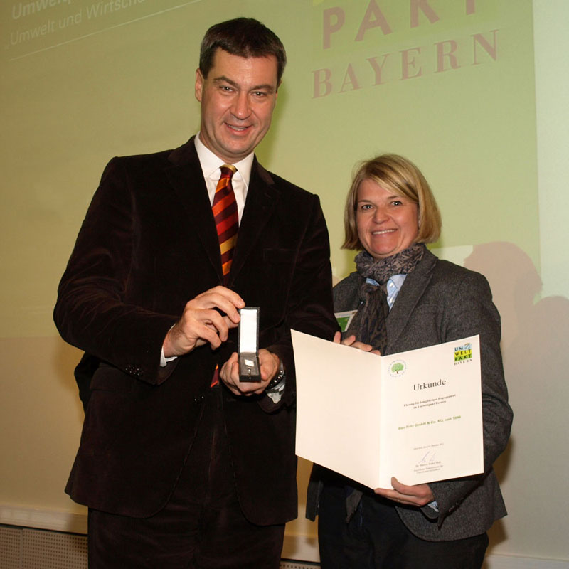 Staatsminister Dr. Markus Söder mit Baufritz-Geschäftsführerin Dagmar Fritz-Kramer Staatsminister Dr. Markus Söder mit Baufritz-Geschäftsführerin Dagmar Fritz-Kramer