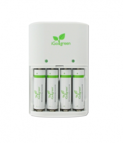 Das iGo Green-Aufladegerät mit vier AA-Batterien Das iGo Green-Aufladegerät mit vier AA-Batterien