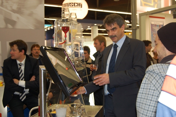 Michael Müller mischt mit Hilfe von ODPwin Visu den perfekten Campari Orange Michael Müller mischt mit Hilfe von ODPwin Visu den perfekten Campari Orange