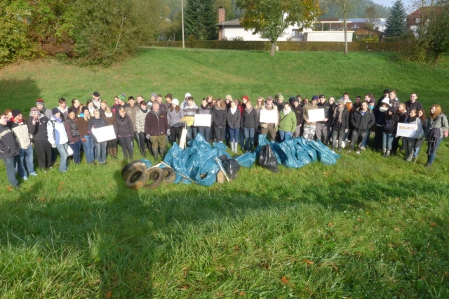 Stolz präsentierten die Auszubildenden den Unrat Stolz präsentierten die Auszubildenden den Unrat