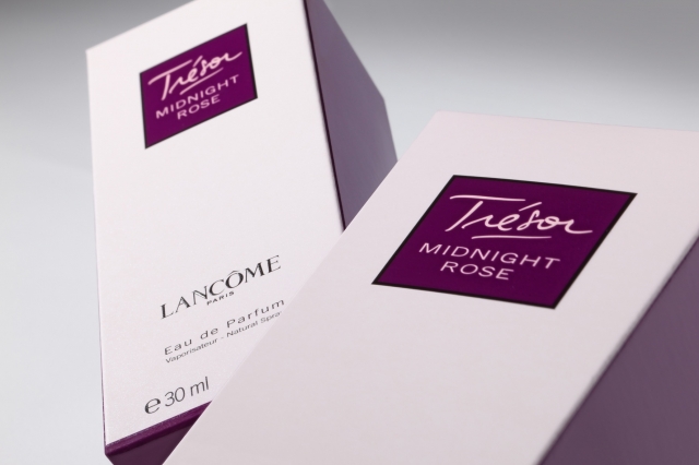 Trésor Midnight Rose von Lancôme, ein Duft wie eine Nacht in Paris. Eine imposante Tiefe in einer Ve Trésor Midnight Rose von Lancôme, ein Duft wie eine Nacht in Paris. Eine imposante Tiefe in einer Ve