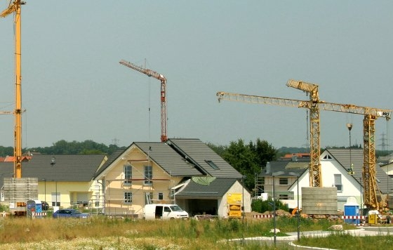 Gute Zeiten für Bauwillige und Hauskäufer: Dank der aktuellen Zinsentwicklungen ist der Immobiliener Gute Zeiten für Bauwillige und Hauskäufer: Dank der aktuellen Zinsentwicklungen ist der Immobiliener