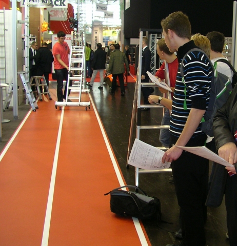 Live-Test auf der Ergo-Piste. Foto: Günzburger Steigtechnik Live-Test auf der Ergo-Piste. Foto: Günzburger Steigtechnik