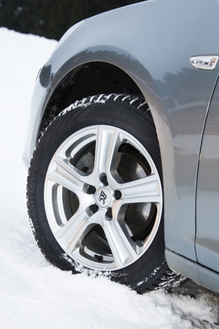 Nokian WR D3 Winterreifen ist Testsieger mit Sehr empfehlenswert Foto: Nokian Nokian WR D3 Winterreifen ist Testsieger mit Sehr empfehlenswert Foto: Nokian