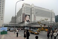 Die weltweit größte Brückenanlage aus Aluminium steht in Peking. Die weltweit größte Brückenanlage aus Aluminium steht in Peking.