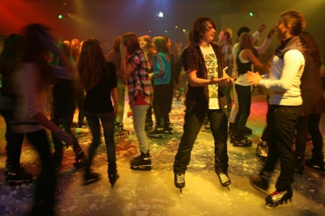 Eishalle Wischlingen: Eisparty, Stimmung und fette Sounds! Eishalle Wischlingen: Eisparty, Stimmung und fette Sounds!