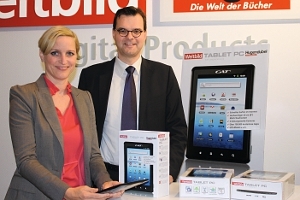Nina Hugendubel (Buchhandlung Hugendubel) und Dr. Klaus Driever (Weltbild) präsentieren den neuen Ta Nina Hugendubel (Buchhandlung Hugendubel) und Dr. Klaus Driever (Weltbild) präsentieren den neuen Ta