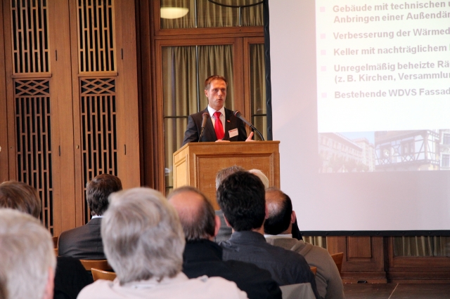 Markus Elbel von BASF Wall Systems referierteüber die vielfältigen Möglichkeiten im Bereich Innendäm Markus Elbel von BASF Wall Systems referierteüber die vielfältigen Möglichkeiten im Bereich Innendäm