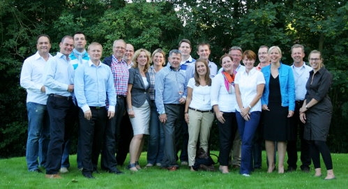 Die Zukunftsdenker des VDR-TrendsPort 2011 im Garten des Mercure Hotel Krefeld. Die Zukunftsdenker des VDR-TrendsPort 2011 im Garten des Mercure Hotel Krefeld.