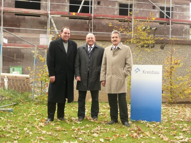 von links: OB Elser, Kreisbauchef Haut und Landrat Mader. Foto: Kreisbau von links: OB Elser, Kreisbauchef Haut und Landrat Mader. Foto: Kreisbau