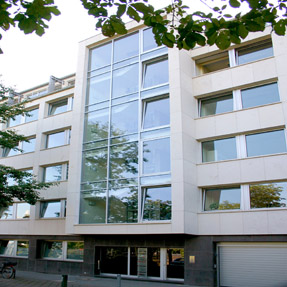Das moderne Bürogebäude 