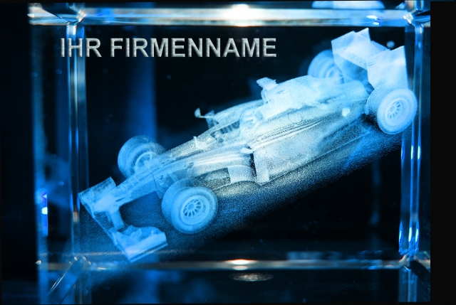 Lasergravierter Glaskristall mit Formel 1 Motiv Lasergravierter Glaskristall mit Formel 1 Motiv