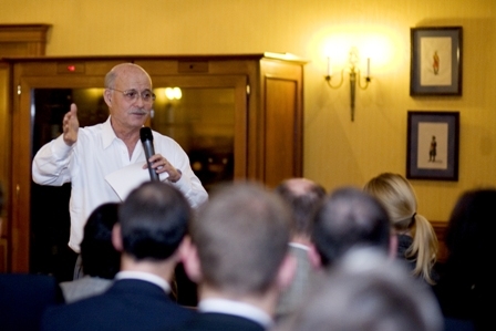 Jeremy Rifkin spricht bei den CSA-Standpunkten in Düsseldorf