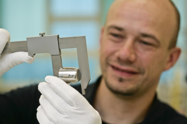 Messen ist einfach: Wenn aber Platingifte den Tiegel zerstört haben, hilft nur eine genaue Analyse d Messen ist einfach: Wenn aber Platingifte den Tiegel zerstört haben, hilft nur eine genaue Analyse d