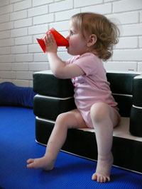 CamoCup fördert das selbstständige Trinken bei Kindern nach dem Abstillen CamoCup fördert das selbstständige Trinken bei Kindern nach dem Abstillen