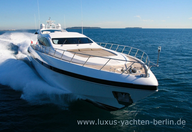 Luxus-Yachten-Berlin - Ihr Partner für Stahlboote, Sportyachten und mehr. (Foto: Fololia) Luxus-Yachten-Berlin - Ihr Partner für Stahlboote, Sportyachten und mehr. (Foto: Fololia)