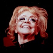 Kai Wessels verfilmt das Leben der Diva: Hildegard Knef bei einem Auftritt 1995. Kai Wessels verfilmt das Leben der Diva: Hildegard Knef bei einem Auftritt 1995.
