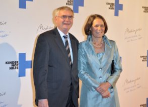 Dr. Jürgen Thiesbonenkamp, Vorstandsvorsitzender Kindernothilfe, und Christina Rau, Schirmherrin Dr. Jürgen Thiesbonenkamp, Vorstandsvorsitzender Kindernothilfe, und Christina Rau, Schirmherrin