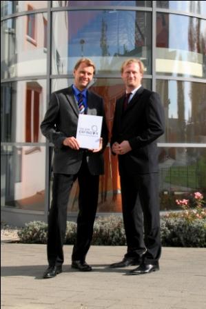 Kent Karlsson und Steffen Fischer von ifm electronic . Kent Karlsson und Steffen Fischer von ifm electronic .