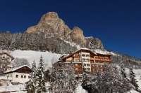 Außenansicht Winter (Hotel Sassongher)
