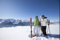 Skifahrer vor Panorama - © Reifmüller (Wildkogel-Arena)