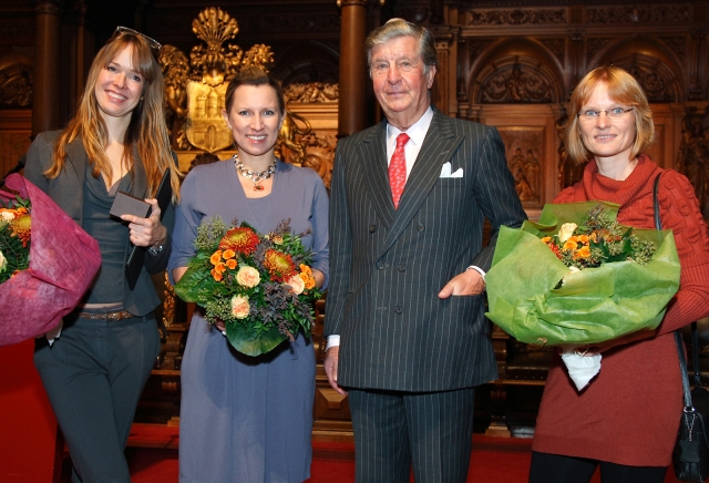 Albert Darboven mit den Preisträgerinnen des Darboven IDEE-Förderpreis (v.l.): Sophie Rosentreter (2 Albert Darboven mit den Preisträgerinnen des Darboven IDEE-Förderpreis (v.l.): Sophie Rosentreter (2